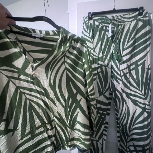 Gemma + Jane palm print pants and top - Picture 3 of 9